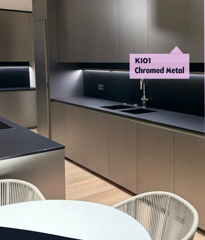Façades de cuisine recouvertes d'un film effet métal