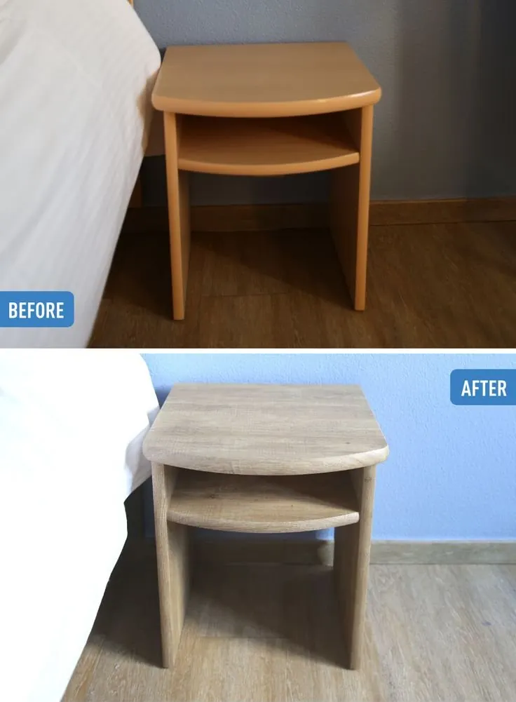 Table de chevet en bois clair recouverte d'un film chêne grisé, avant et après